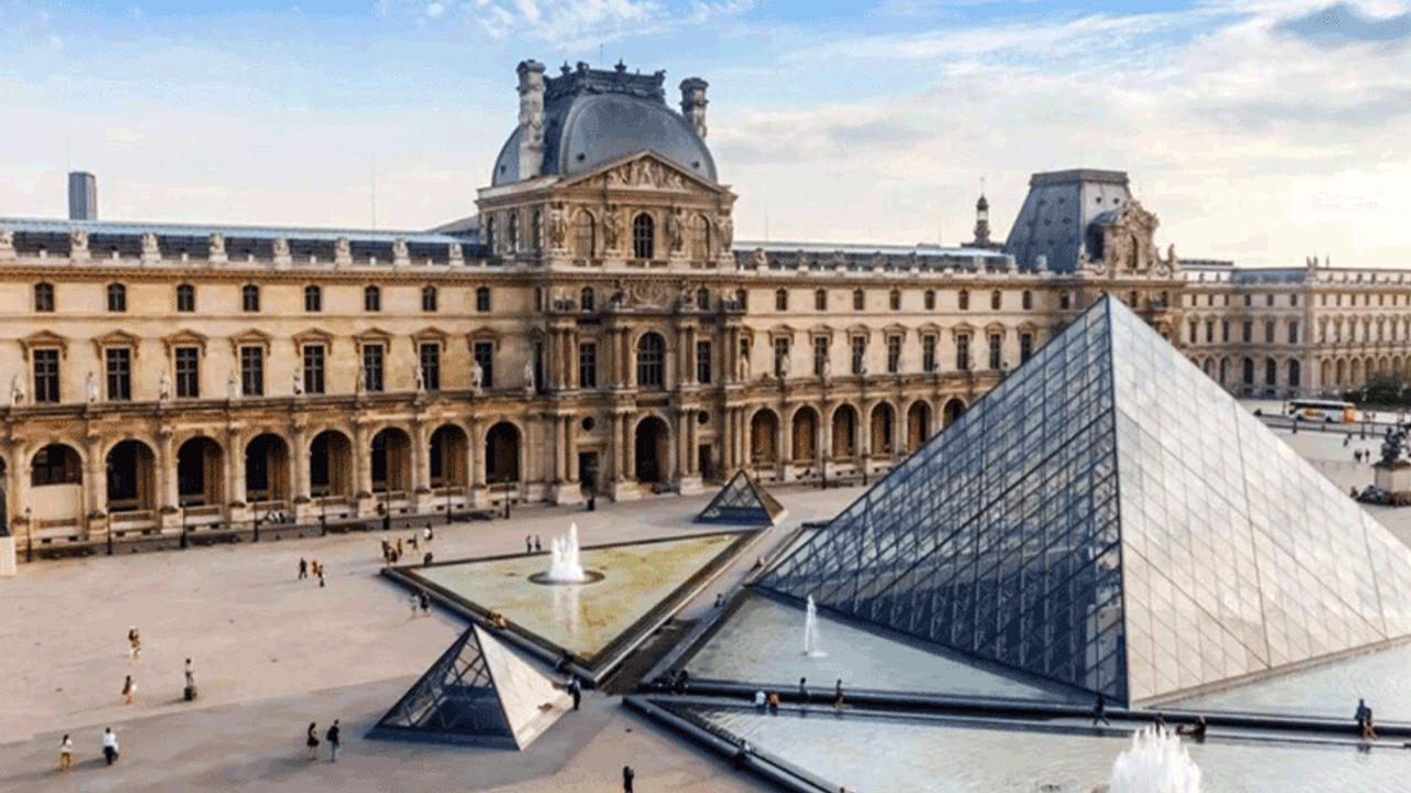 Louvre Müzesi soyuldu: Napolyon’a ait değerli mücevherler çalındı