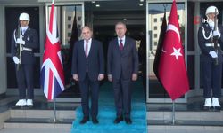 Bakan Akar, İngiltere Savunma Bakanı Wallace ile görüştü