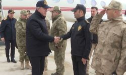 Bakan Akar, Irak sınırında!