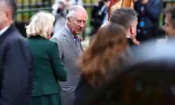 İngiltere'de Kral III. Charles'a yumurtalı saldırı