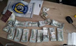 Rus ekip Kahramanmaraş'ta enkazda bulduğu 150 bin doları polise teslim etti