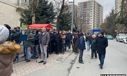 SGK binaları önünde uzun EYT kuyruğu