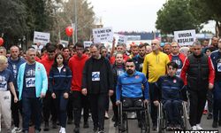 Bakan Kasapoğlu, 18. Antalya Maratonu'ndaki farkındalık koşusuna katıldı