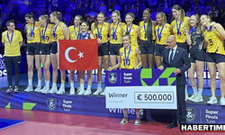VakıfBank şampiyonluk kupasını kaldırdı
