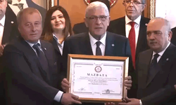 İYİ Parti lideri Müsavat Dervişoğlu mazbatasını aldı