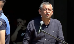 Özgür Özel'den Ferdi Zeyrek'e zor veda: Gözyaşlarına boğuldu