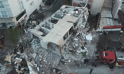 Kocaeli'de yıkılan binada 2 kişinin cansız bedenine ulaşıldı