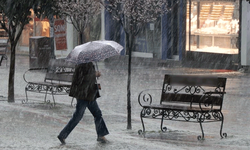 Meteoroloji'den kuvvetli sağanak ve fırtına uyarısı