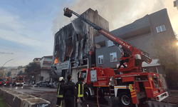 Kocaeli'de parfüm deposunda yangın: 6  kişi hayatını kaybetti