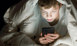 15 yaş altına sosyal medya düzenlemesi yasalaştı