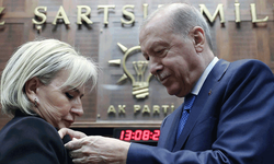 CHP'den istifa eden Nimet Özdemir AK Parti'ye katıldı: Rozetini Erdoğan taktı