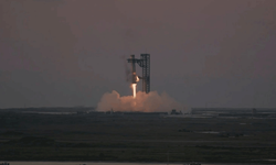SpaceX, Starship roketiyle 20 uydu fırlattı