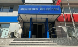 Menderes Belediyesine yönelik rüşvet ve irtikap soruşturmasında 13 şüpheli gözaltına alındı