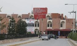 Pakistan'da bir hastanenin yenidoğan ünitesinde çıkan yangında 15 bebek hayatını kaybetti