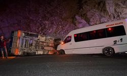 Giresun'da minibüs ile kamyonetin çarpıştığı kazada 23 kişi yaralandı