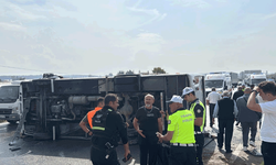 Antalya'da midibüsün devrilmesi sonucu 17 kişi yaralandı