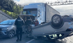 Bağcılar'daki TEM Otoyolu'nda 5 aracın karıştığı zincirleme trafik kazası meydana geldi
