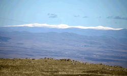 Kars'ın yüksek kesimlerine kar yağdı