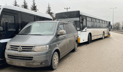 Ankara'da 2'si otobüs 4 aracın karıştığı kazada, yaralılar var