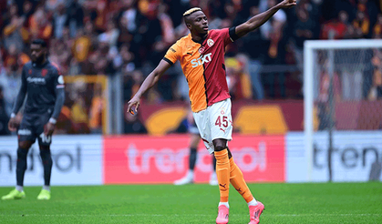 Osimhen’in geleceği yaz transfer döneminde şekillenecek: Napoli 75 milyon Euro istiyor