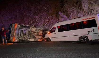Giresun'da minibüs ile kamyonetin çarpıştığı kazada 23 kişi yaralandı