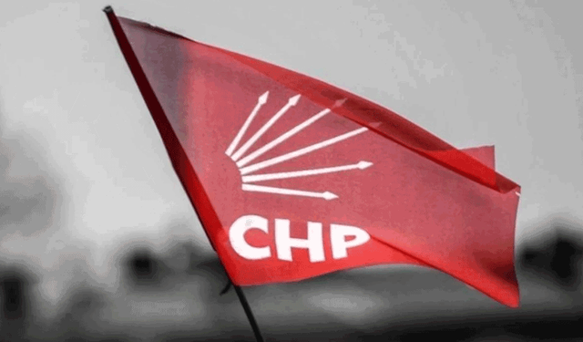 CHP’de genel başkan adayı adaylıktan çekildi