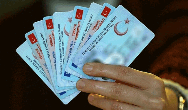 Kimliğini alan ehliyetle birleştirmeye gidiyor! Hem ücretsiz hem kolay