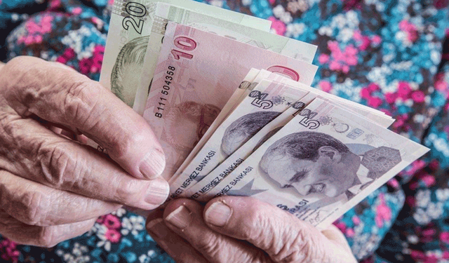 Emeklinin beklediği tarih belli oldu: İşte ek zamlı maaş tarihi