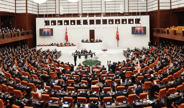 Meclis'te 'bez parçası' tartışması: İki parti arasında gerginlik büyüdü