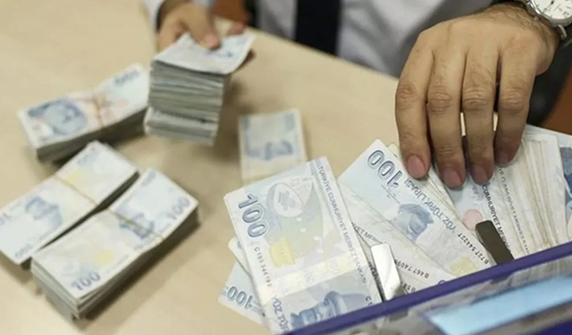 Memurlar, emekliler ve işçiler için beklenen zam: Hangi maaş ne kadar artacak?