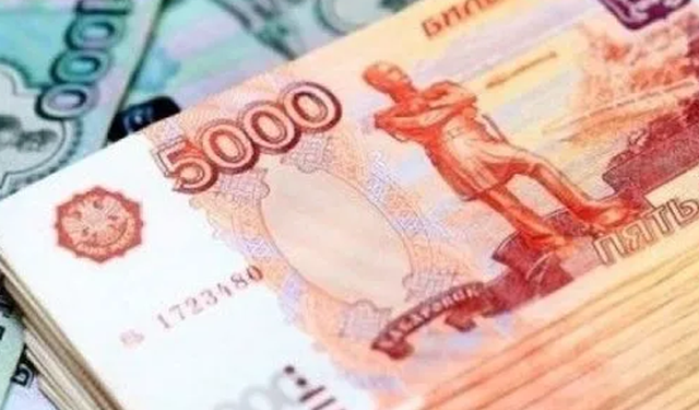 Ruble 2 yılın zirvesinde