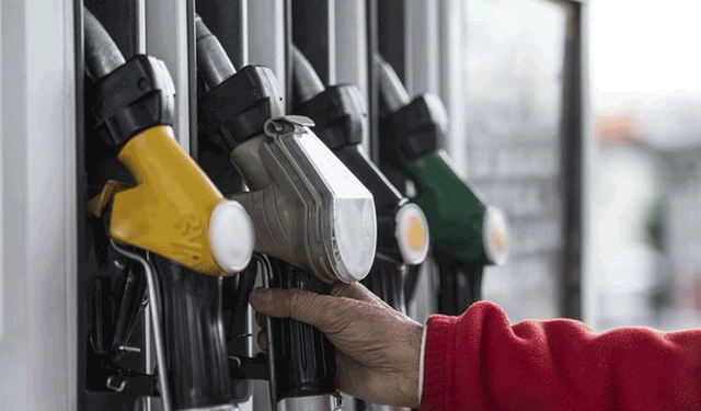 Benzine yarından itibaren 80 kuruş zam bekleniyor