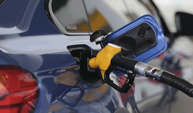 Fiyatlar 3 günde 3 kez değişti: Motorine büyük indirim
