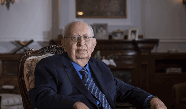 Hüsamettin Cindoruk hayatını kaybetti