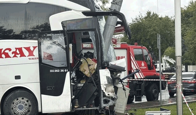 İstanbul'da yolcu otobüsü ile otomobil çarpıştı: 30 yaralı