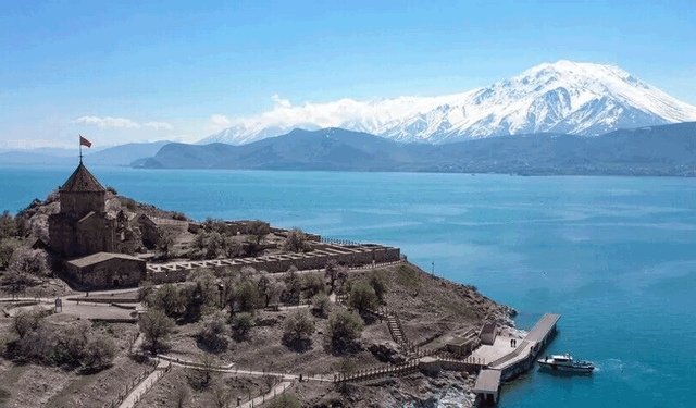 Van ile Bitlis sınırlarındaki alan "Van Gölü Deveboynu Yarımadası Milli Parkı" ilan edildi