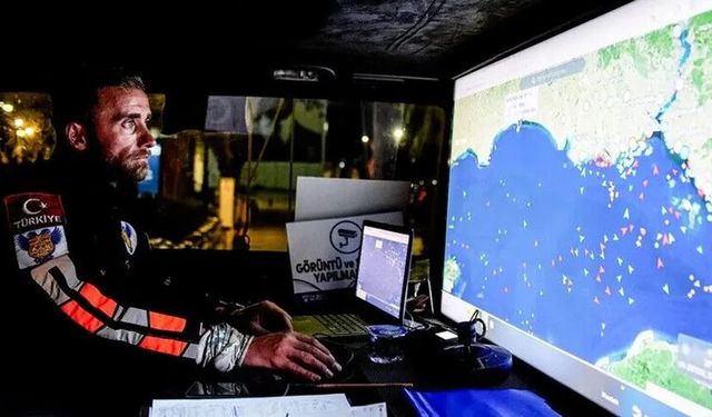 Silivri'deki kazada batan geminin bulunduğu bölgede arama kurtarma çalışmaları  sürüyor