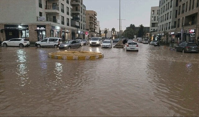 Adıyaman'da sağanak hayatı olumsuz etkiledi