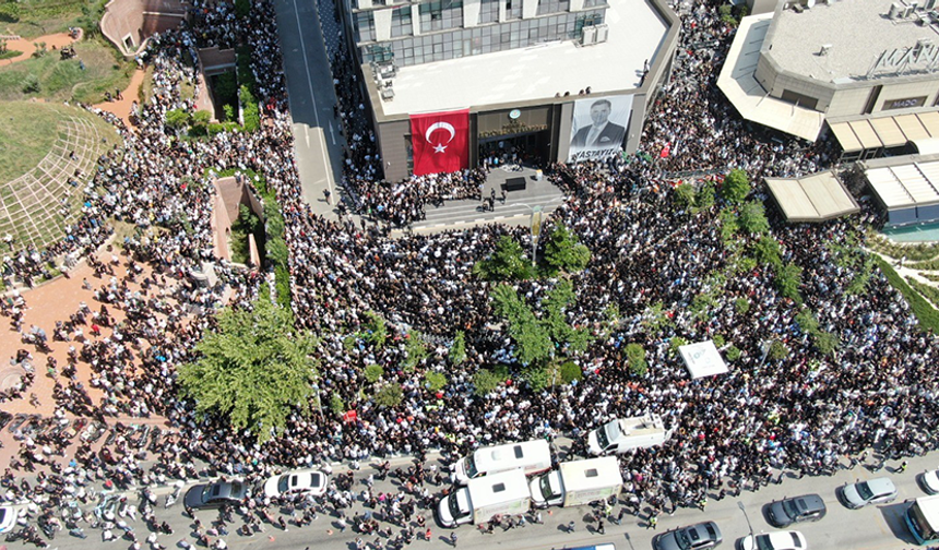 Meydanlara sığmadılar! On binlerce kişi Ferdi Zeyrek'i uğurluyor