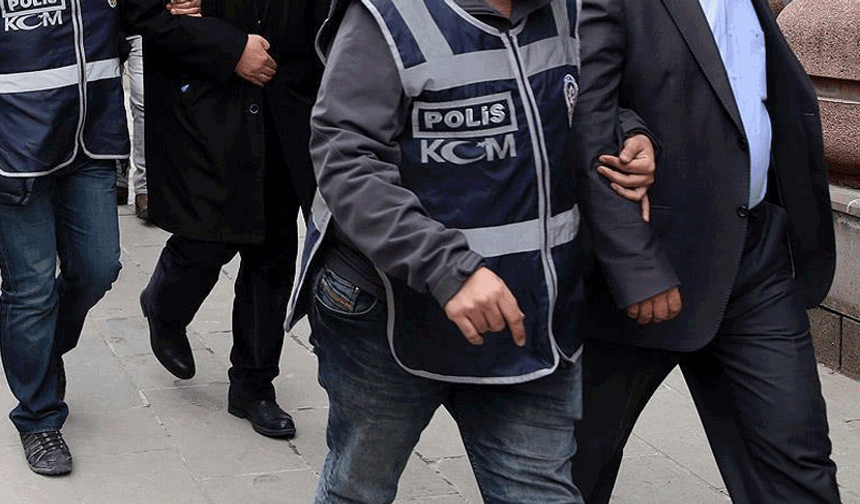 Asker ve kamu görevlilerinin de bulunduğu 22 kişiye FETÖ operasyonu