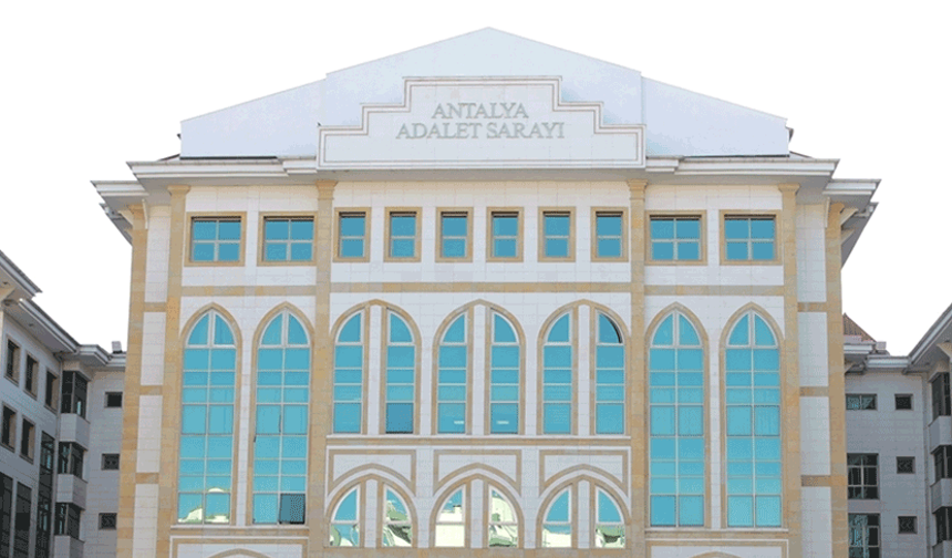 Antalya Büyükşehir Belediyesi'ne yönelik operasyonda gözaltına alınan 5 zanlı tutuklandı