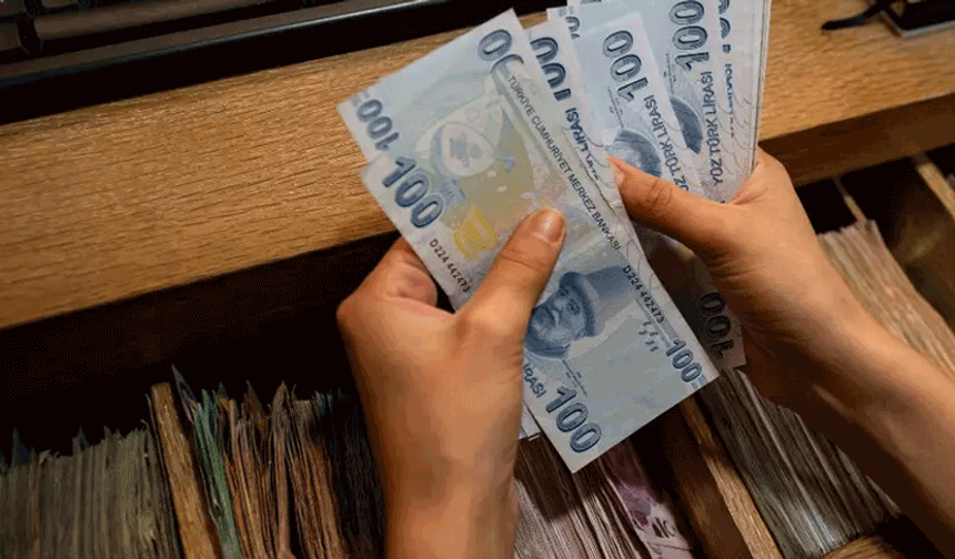 Emeklilerin hesaplarına farklar yattı