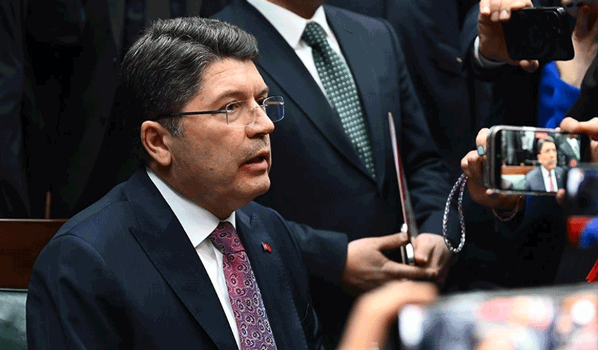 Türk bayrağının indirilmesiyle ilgili 14 kişi daha gözaltına alındı