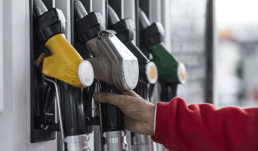 Akaryakıtta tabela değişti: Benzine indirim geldi!