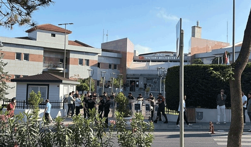 Silivri Belediyesine yönelik operasyonda Belediye Başkanı Bora Balcıoğu dahil 17 kişiye gözaltı