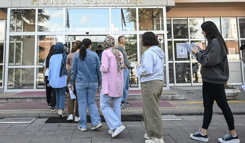 Milli Eğitim Bakanlığı Akademi Giriş Sınavı'nın ikinci oturumu başladı