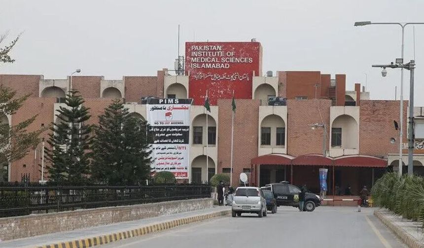 Pakistan'da bir hastanenin yenidoğan ünitesinde çıkan yangında 15 bebek hayatını kaybetti