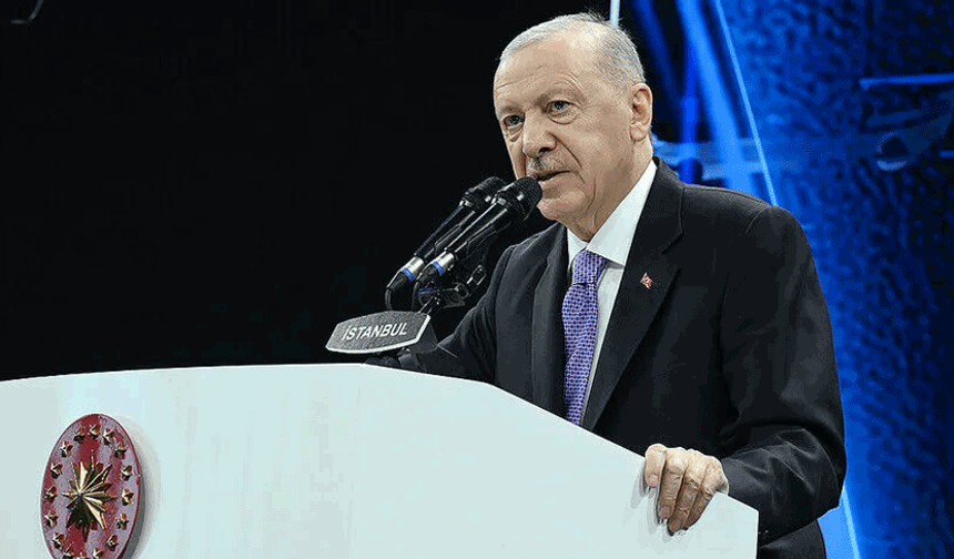 Cumhurbaşkanı Erdoğan: Türkiye'yi yatırımlarla eserlerle hizmetlerle ihya etmek gibi bir gayemiz var