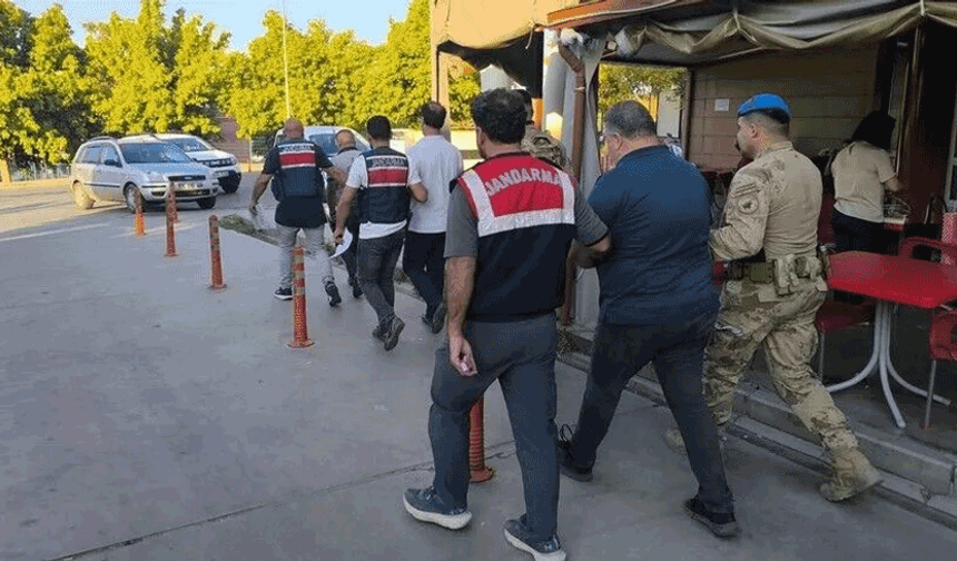 İzmir'de FETÖ operasyonunda 21 şüpheli yakalandı