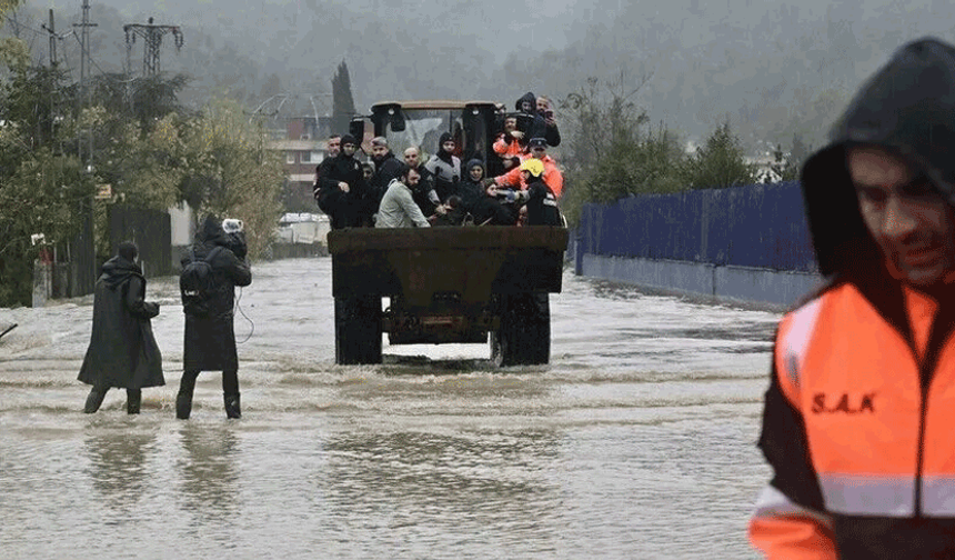 İstanbul'da sağanak nedeniyle gece boyu arama kurtarma ve tahliye işlemleri devam etti